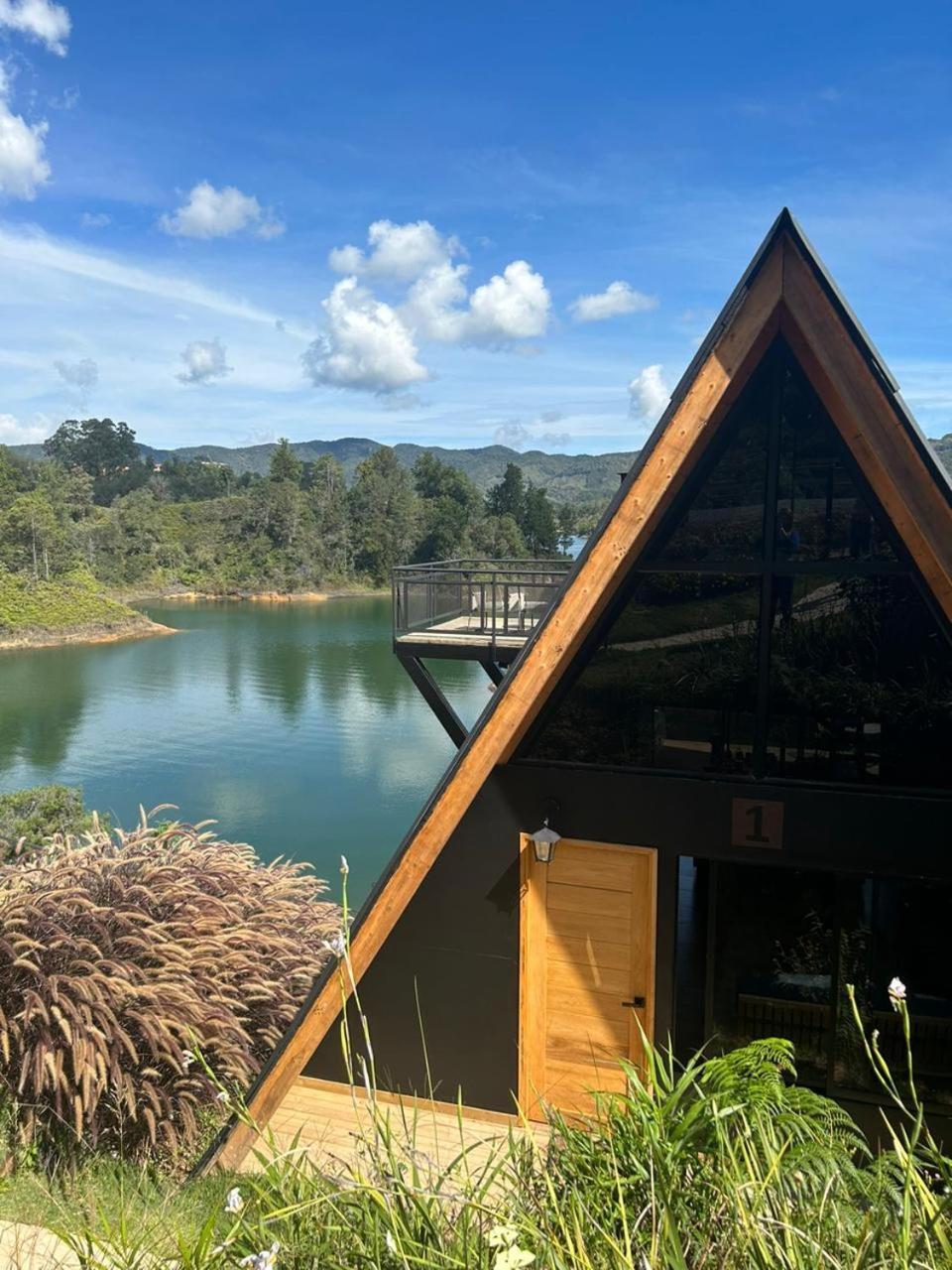 Gretel Chalets Suizo Guatapé Esterno foto