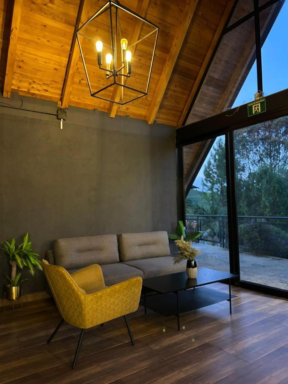 Gretel Chalets Suizo Guatapé Esterno foto